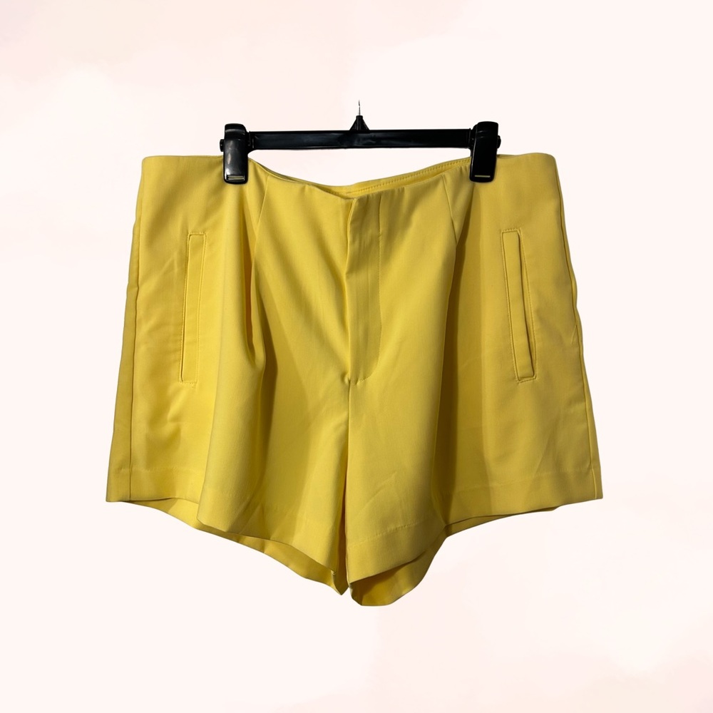 ☀️ A New Day Pastel Yellow High-Waisted Shorts | Size 17 | Never Worn